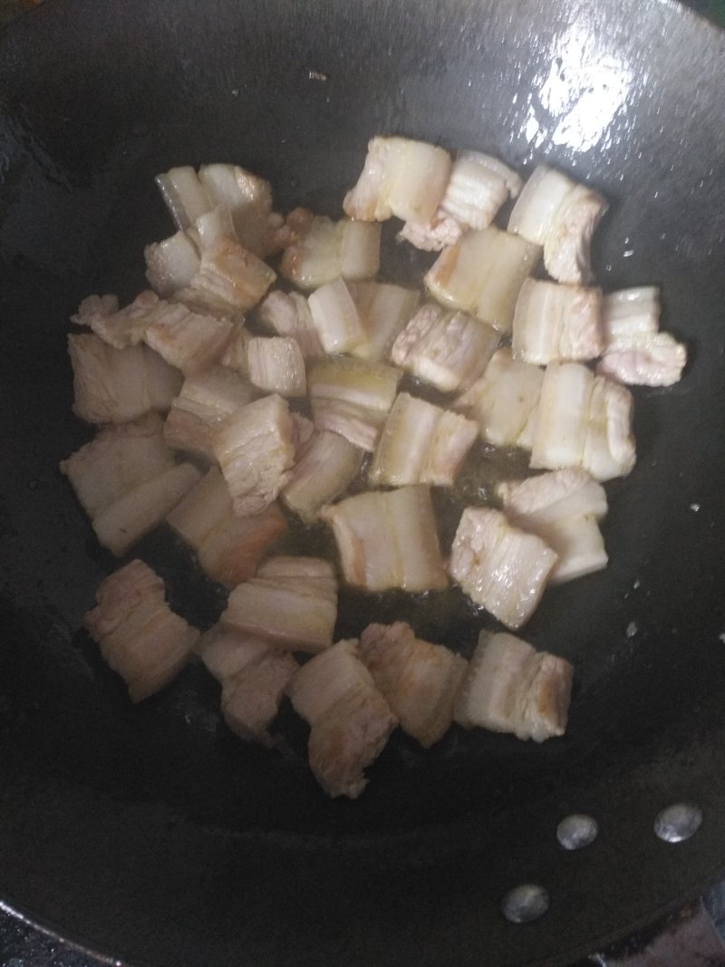 Steps for Braised Pork Belly with Dried Eggplant in Clay Pot