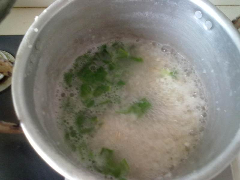 Steps for Cooking Green Vegetable and Ham Rice Porridge