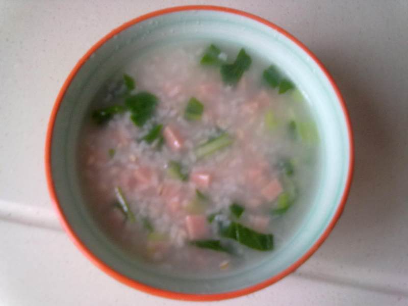 Steps for Cooking Green Vegetable and Ham Rice Porridge