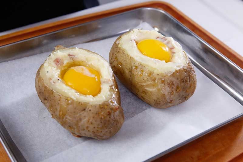 Fresh and Delicious - Bacon and Egg Stuffed Baked Potatoes Step by Step