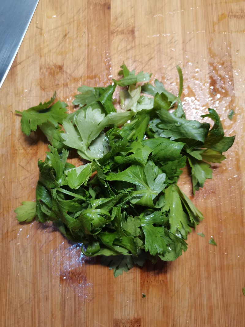 Steps for making Celery Leaf and Egg Soup