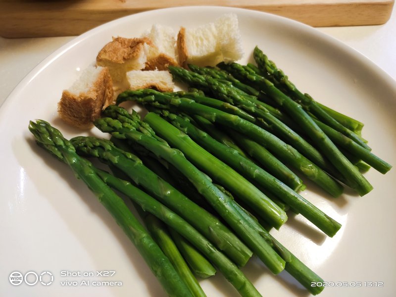 Steps for Making Asparagus and Sea Bass Salad