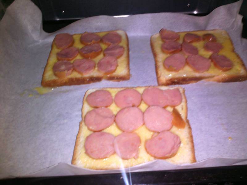 Steps for Making Egg and Sausage Baked Toast