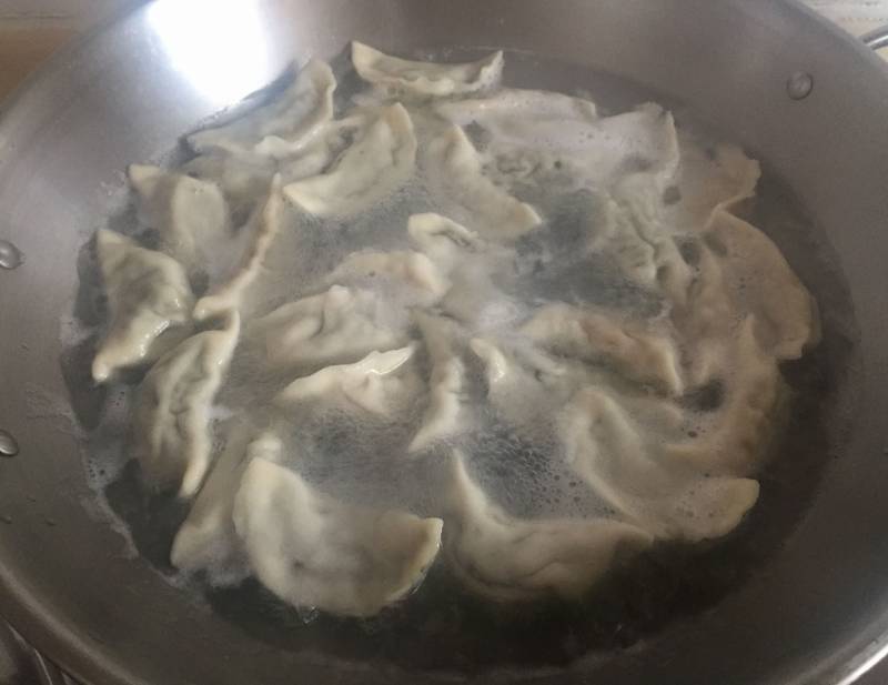 Steps for Making Stir-Fried Frozen Dumplings