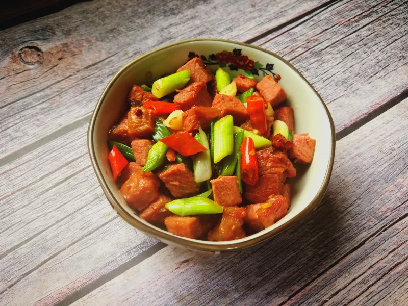 Stir-fried Beef with Garlic Sprouts