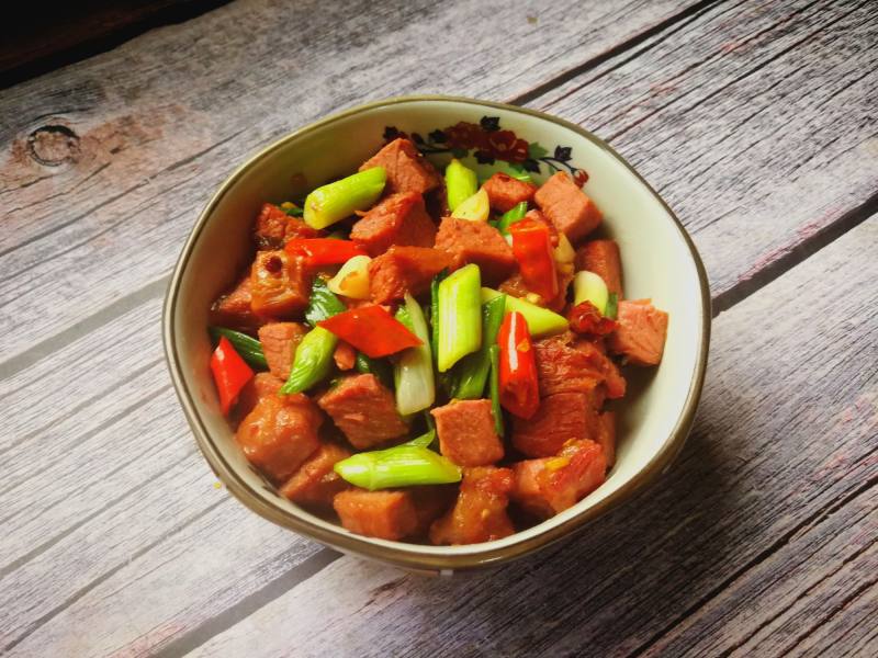 Steps for Stir-fried Beef with Garlic Sprouts