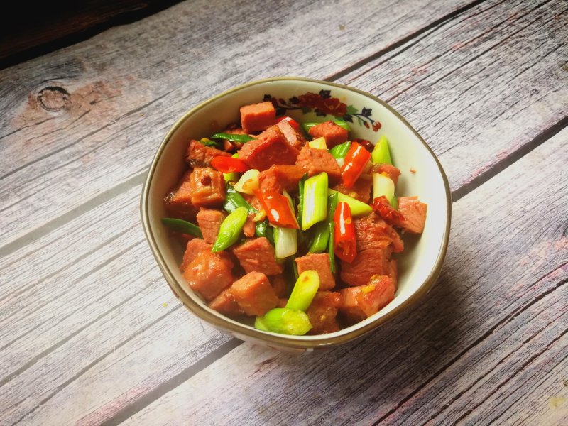 Stir-fried Beef with Garlic Sprouts