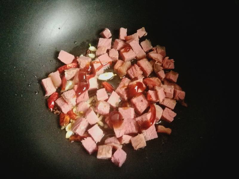 Steps for Stir-fried Beef with Garlic Sprouts