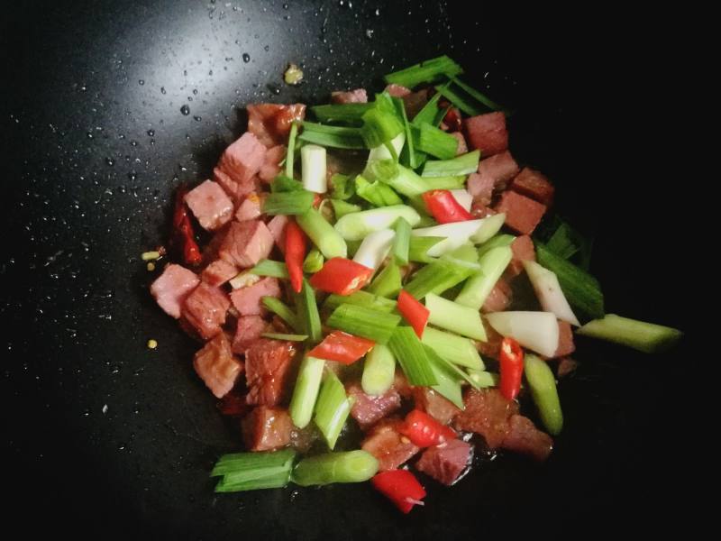 Steps for Stir-fried Beef with Garlic Sprouts