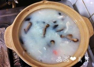 Steps for Cooking Cantonese Seafood Congee