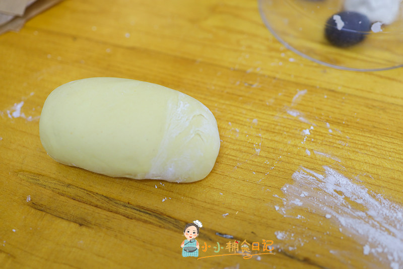 Steps to make Minion Pumpkin Steamed Bun