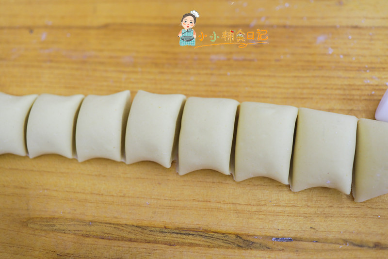 Steps to make Minion Pumpkin Steamed Bun