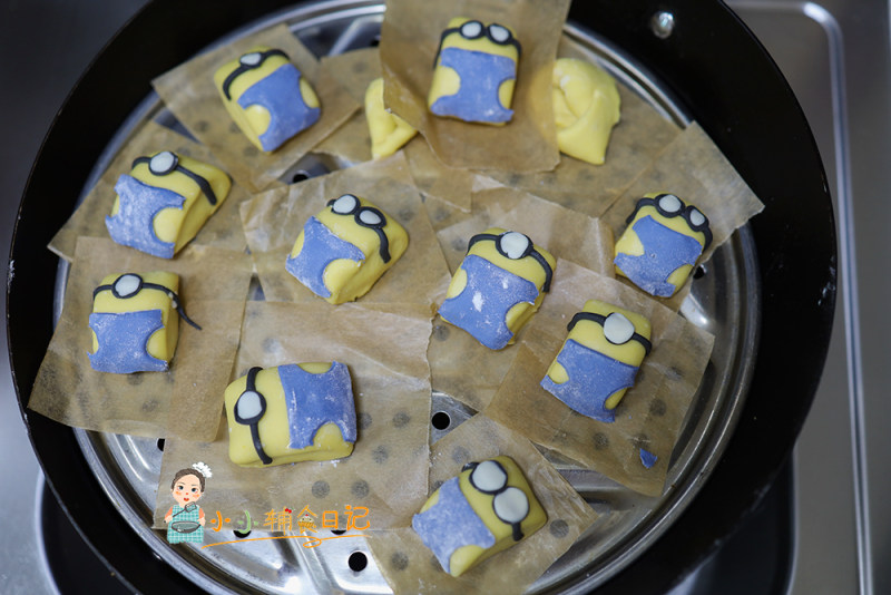 Steps to make Minion Pumpkin Steamed Bun