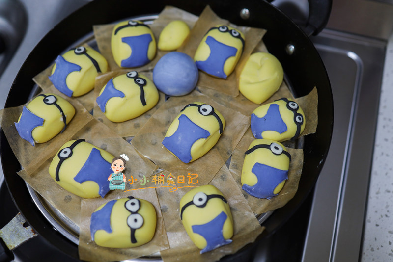 Steps to make Minion Pumpkin Steamed Bun