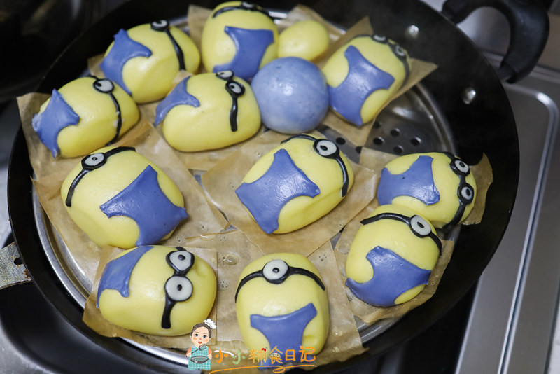 Steps to make Minion Pumpkin Steamed Bun