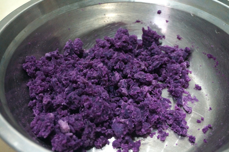 Steps for Making Purple Sweet Potato Steamed Cake