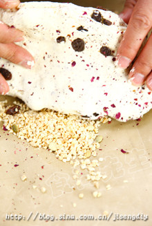 Steps for Cooking Rose Grape Nougat