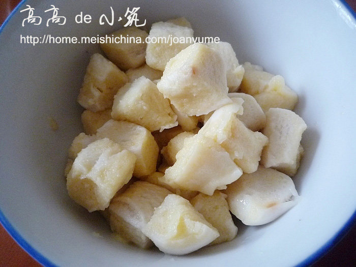 Steps for Making Sautéed Bread Cubes