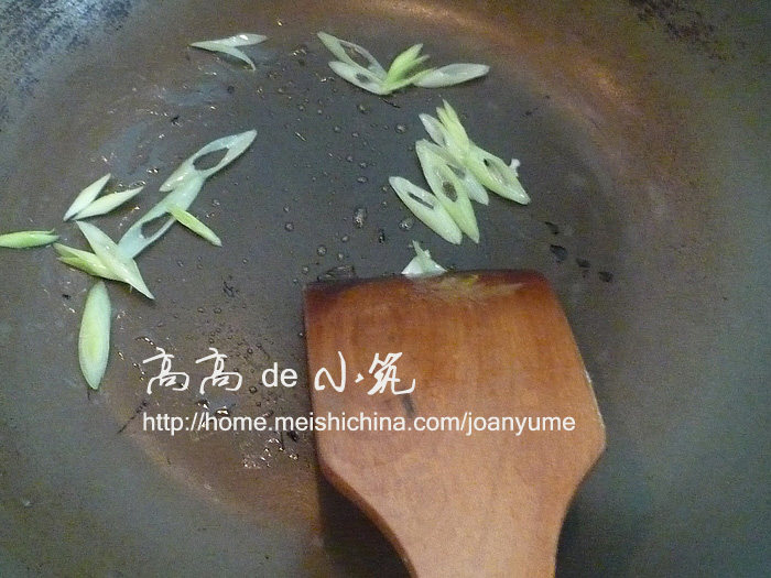 Steps for Making Sautéed Bread Cubes