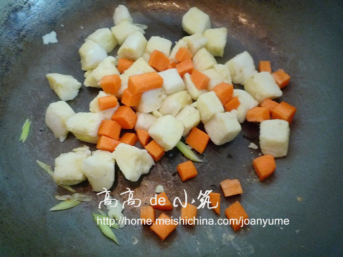 Steps for Making Sautéed Bread Cubes