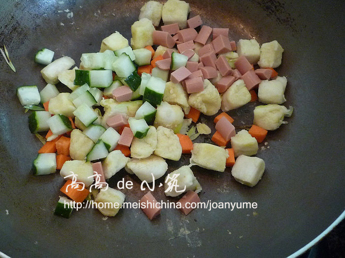 Steps for Making Sautéed Bread Cubes