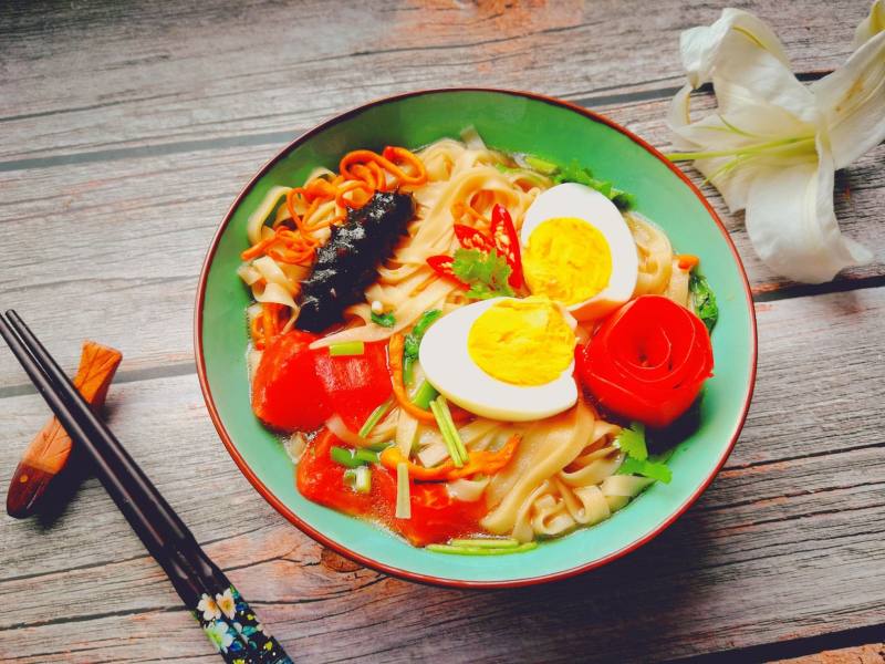 Steps for Making Scallion Oil Sea Cucumber Soup Noodles