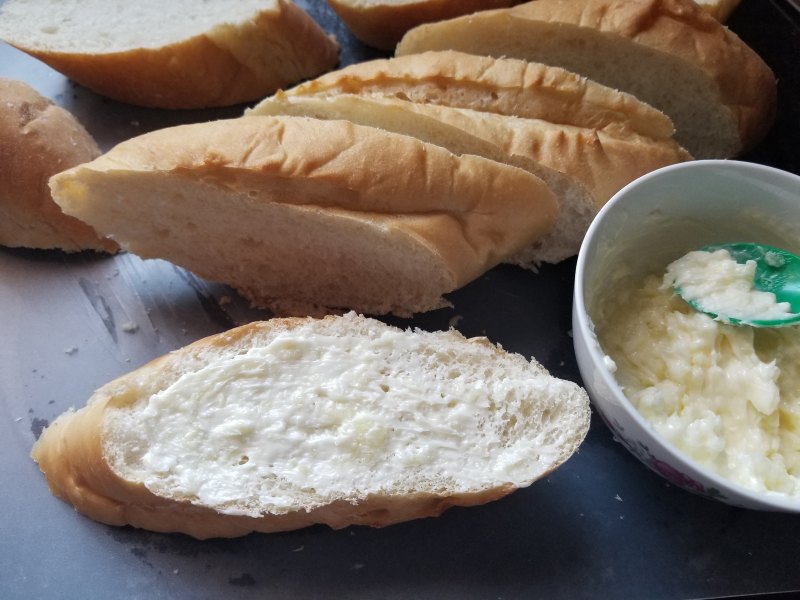 Steps to Make Garlic Butter Bread