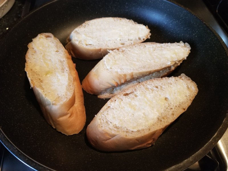 Steps to Make Garlic Butter Bread