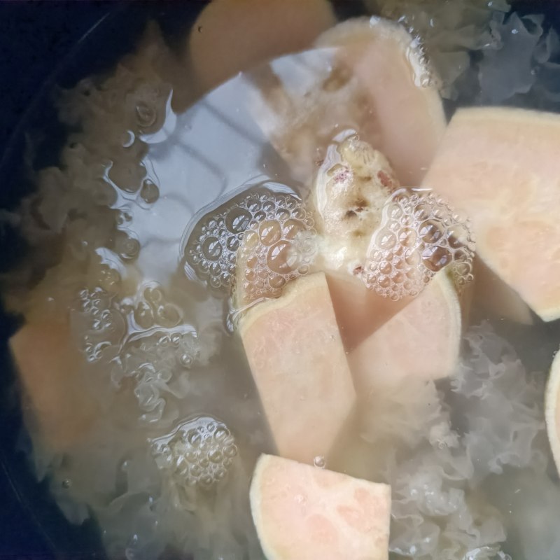 Steps for Making Sweet Potato and Tremella Sugar Soup