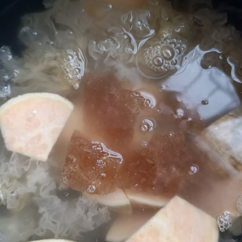 Steps for Making Sweet Potato and Tremella Sugar Soup