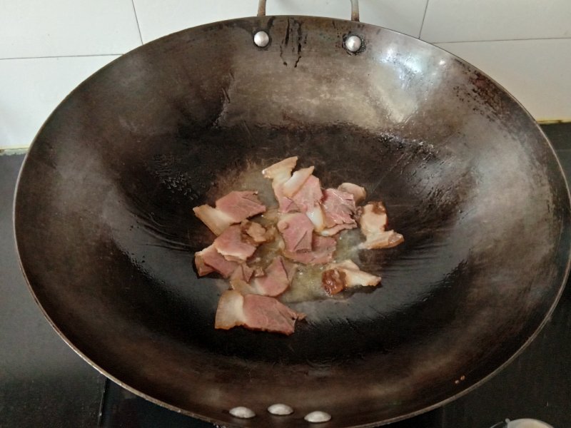 Steps for Cooking Dried Green Beans Stir-Fried with Cured Pork