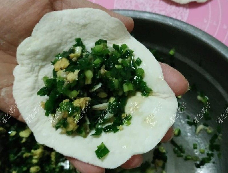 Steps for Making Chinese Chive Pockets with Fermented Dough