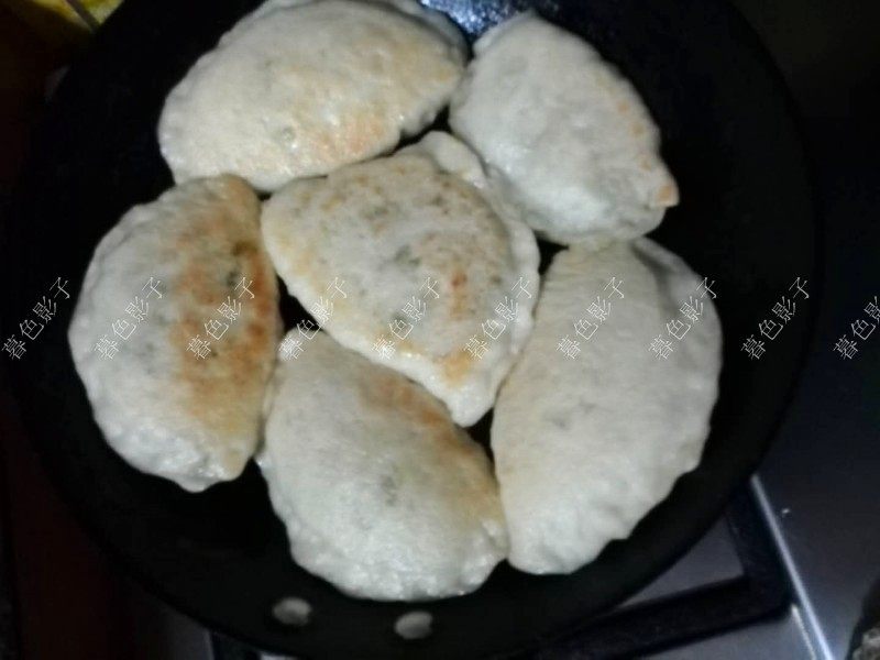 Steps for Making Chinese Chive Pockets with Fermented Dough