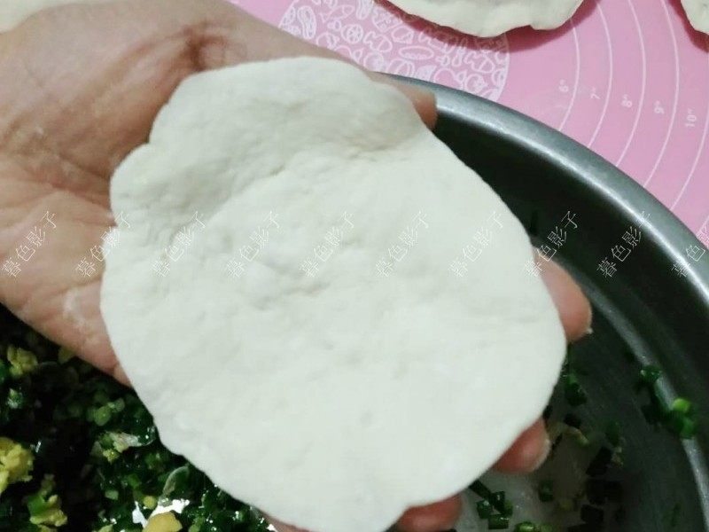 Steps for Making Chinese Chive Pockets with Fermented Dough