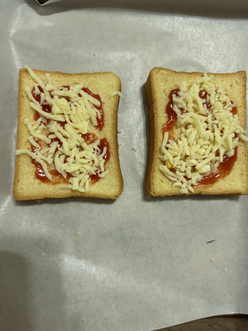 Steps for Making Cheese Corn Ham Toast