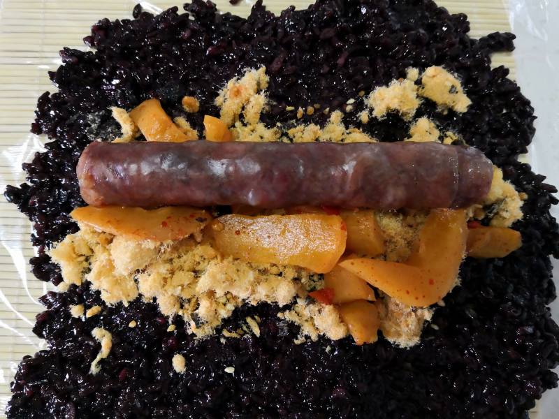 Steps for Making Black Glutinous Rice Steamed Rice with Fried Dough Sticks