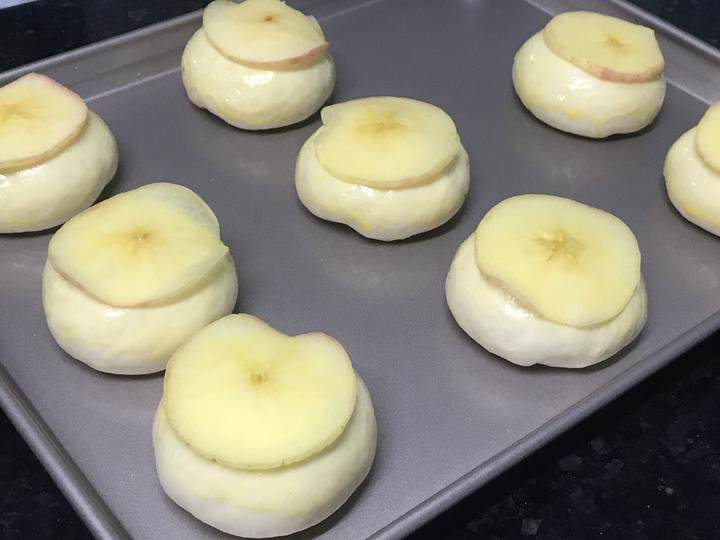 Steps for making Caramel Cinnamon Apple Filling Bread