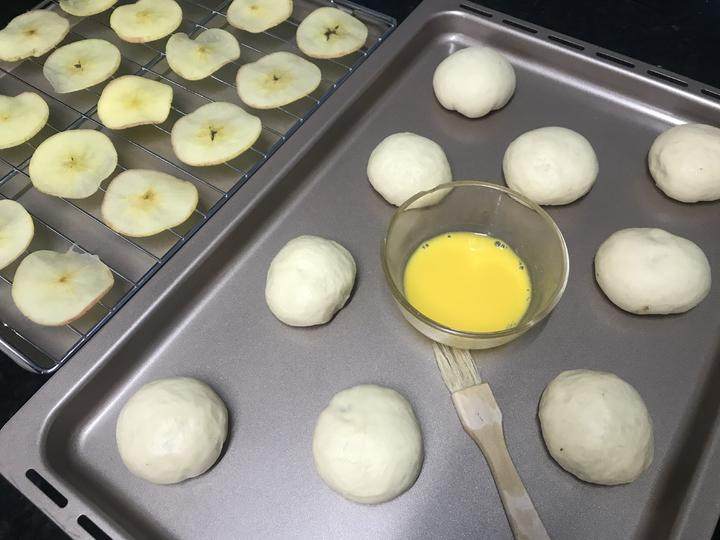 Steps for making Caramel Cinnamon Apple Filling Bread