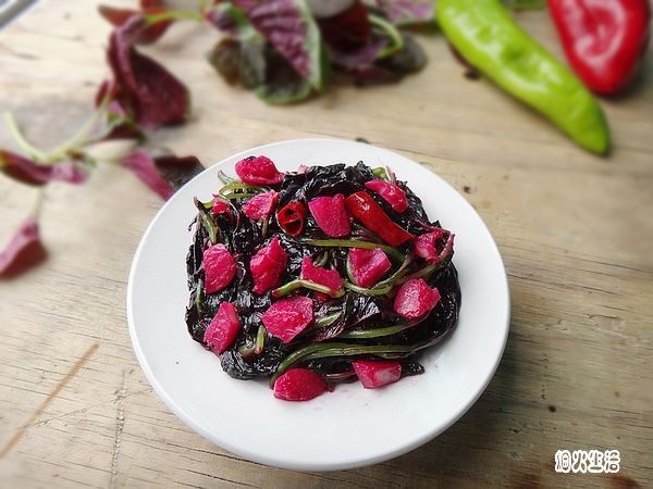 Stir-fried Red Amaranth with Garlic