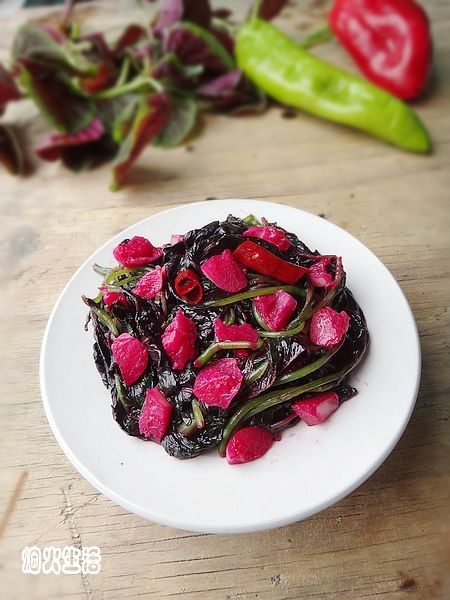 Stir-fried Red Amaranth with Garlic