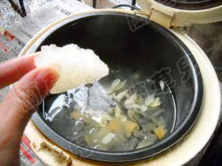 Steps to Make Lily, Snow Pear and Tremella Soup