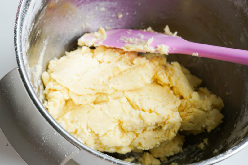 Steps for Making Salted Egg Yolk Cheese Cookies