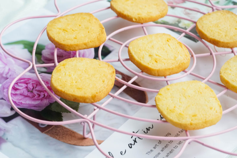 Steps for Making Salted Egg Yolk Cheese Cookies