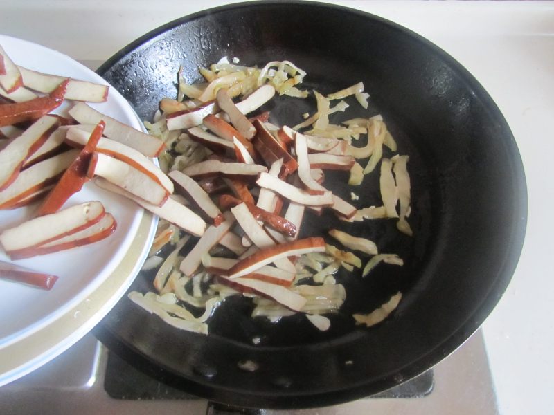 Steps for Making Green Pepper and Preserved Vegetable Dry Silk