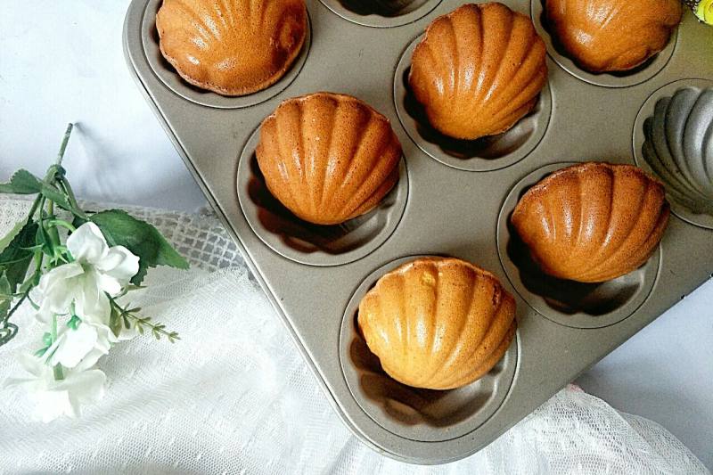 Low-fat Soft Madeleine Steps