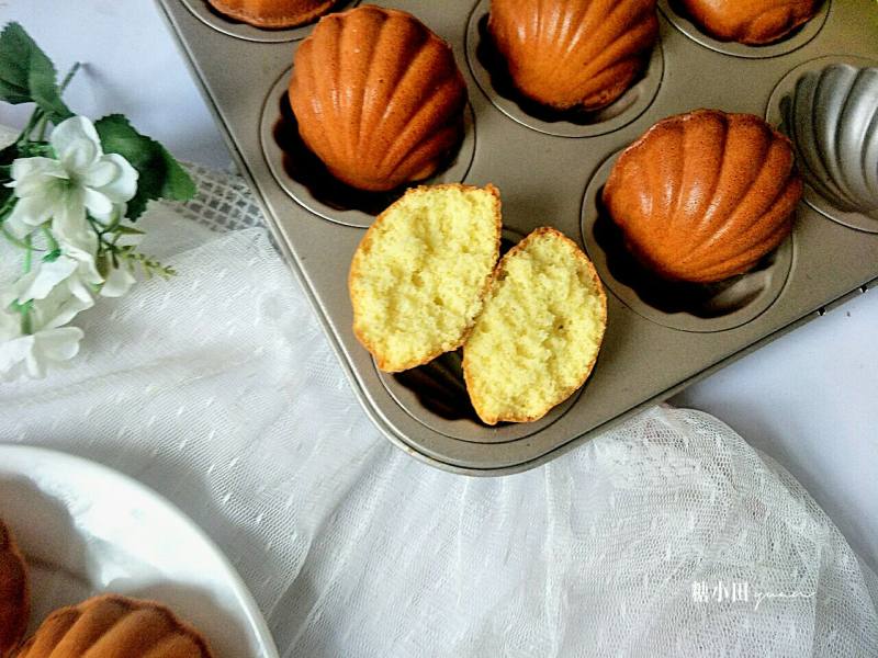 Low-fat Soft Madeleine Steps