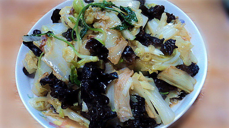 Home-style Braised Cabbage with Black Fungus