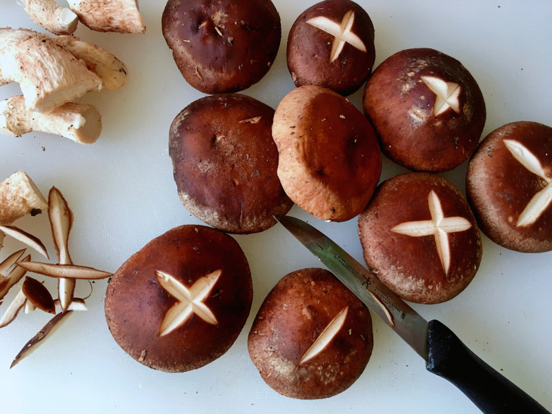 Stir-Fried Oyster Mushrooms with Oilseed Rape - Step by Step