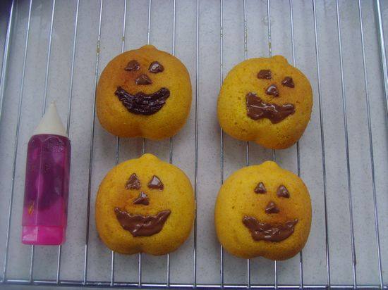 Step-by-Step Instructions for Making “Zero-Additive” Pumpkin Cupcakes