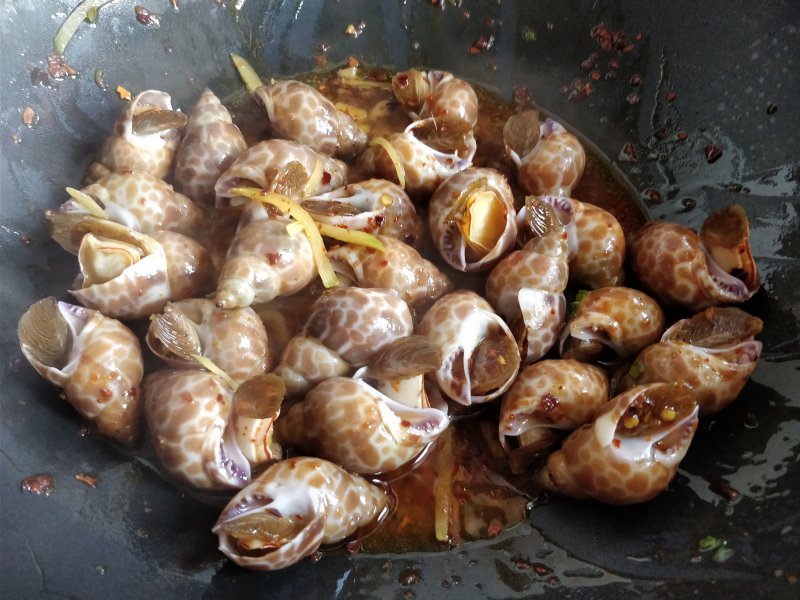 Steps for Making Spicy Stir-Fried Conch